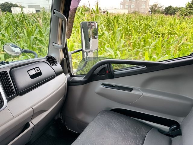 MITSUBISHI三菱 CANTER  第17張相片