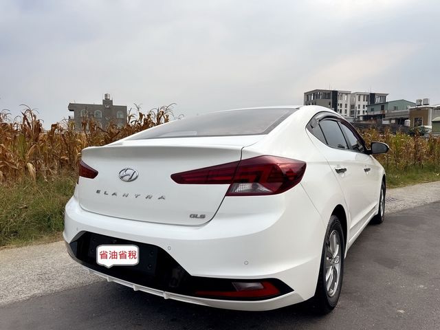 HYUNDAI現代 ELANTRA  第2張相片