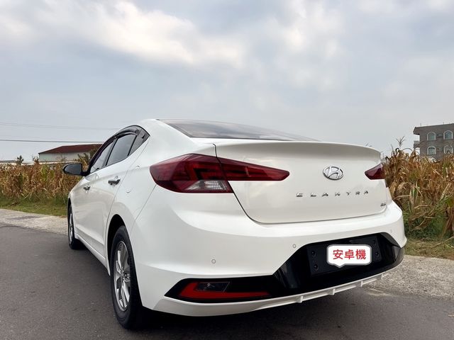 HYUNDAI現代 ELANTRA  第4張相片