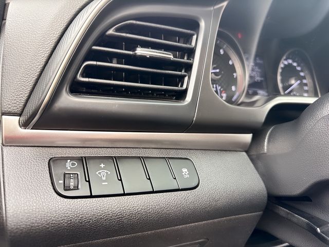 HYUNDAI現代 ELANTRA  第7張相片