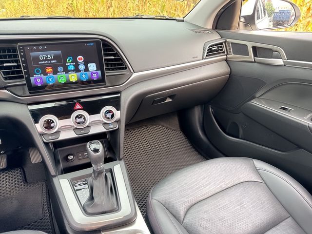 HYUNDAI現代 ELANTRA  第9張相片