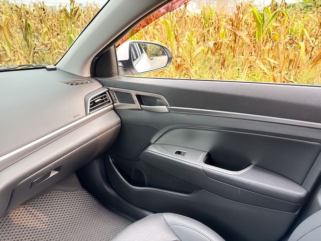 HYUNDAI現代 ELANTRA  第10張相片