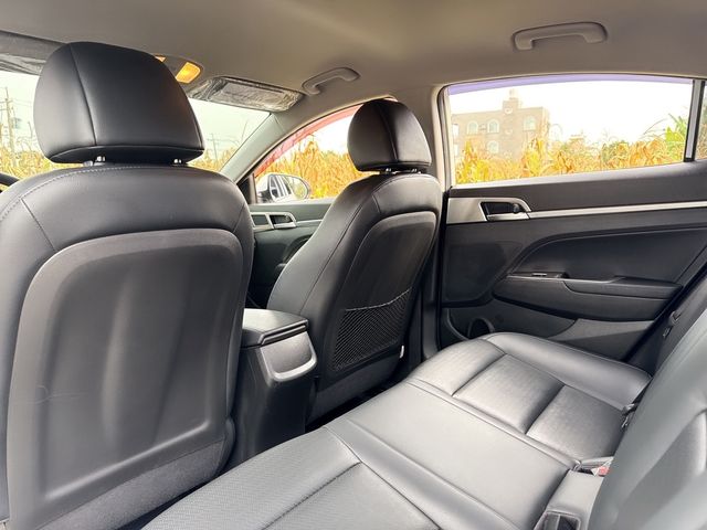 HYUNDAI現代 ELANTRA  第12張相片