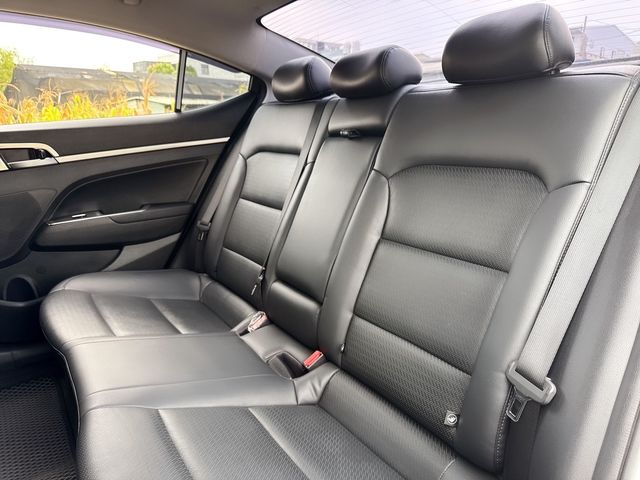 HYUNDAI現代 ELANTRA  第13張相片