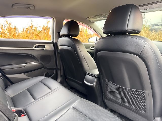 HYUNDAI現代 ELANTRA  第16張相片