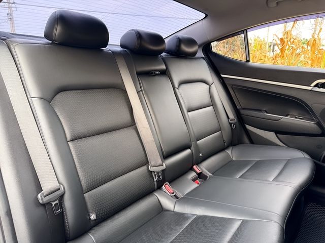 HYUNDAI現代 ELANTRA  第17張相片