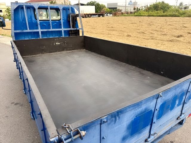 MITSUBISHI三菱 CANTER  第14張相片