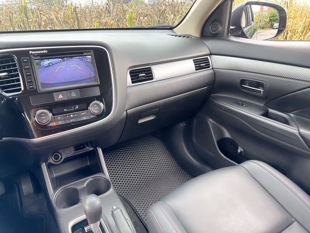 MITSUBISHI三菱 OUTLANDER  第9張相片