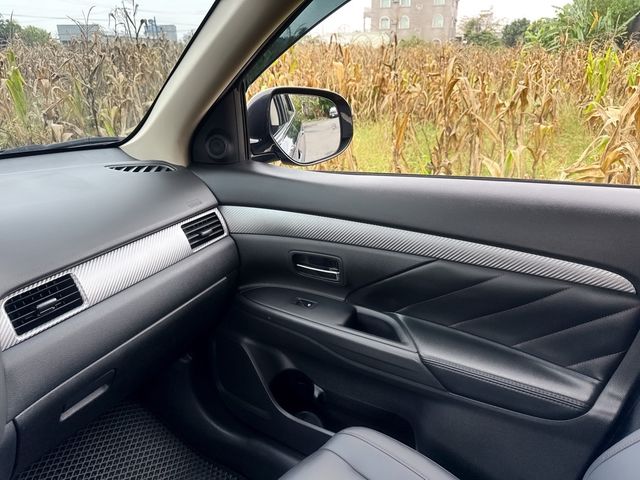 MITSUBISHI三菱 OUTLANDER  第10張相片
