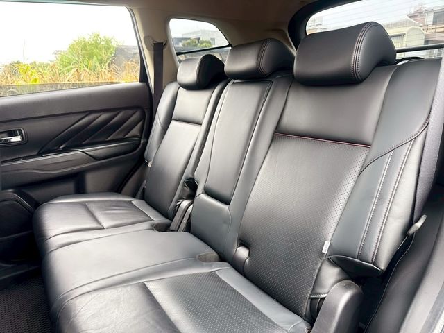 MITSUBISHI三菱 OUTLANDER  第14張相片