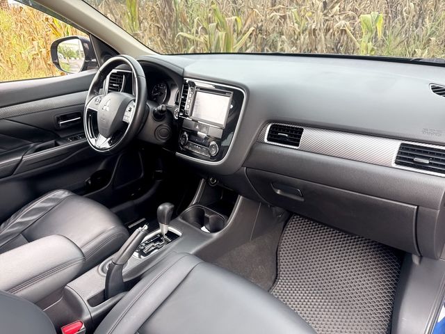 MITSUBISHI三菱 OUTLANDER  第15張相片