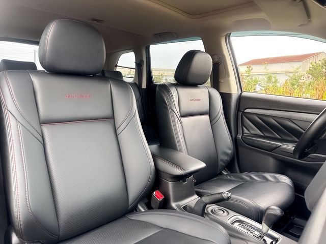 MITSUBISHI三菱 OUTLANDER  第16張相片