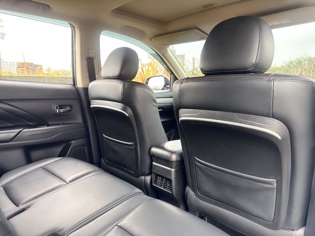 MITSUBISHI三菱 OUTLANDER  第17張相片