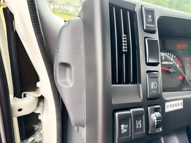 ISUZU五十鈴 NLR  第9張相片