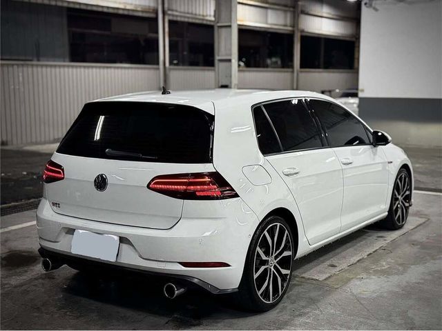 VOLKSWAGEN福斯 GOLF GTI  第2張相片