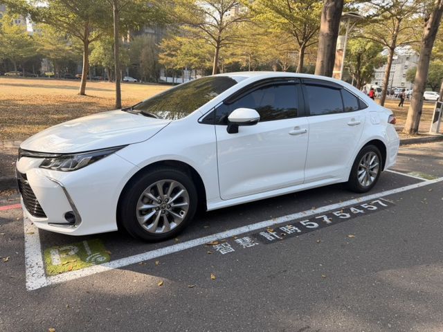 2022年豪華版｜首選代步車｜定速｜省油｜ 全車原版件 ｜恆溫空調｜2年5萬公里保固  第4張相片