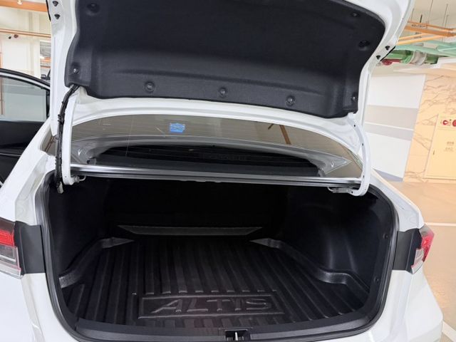 2020尊爵PLUS﹢｜全車原版件｜省油｜ 首選代步車 ｜恆溫空調｜定速｜迎賓燈｜2年5萬公里保固  第19張相片