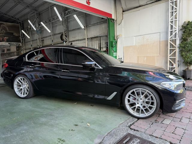 升級20吋輪框/AEB自動緊急煞車系統/車道偏離警示系統/主動安全預防系統/斜坡起步輔助/自動感應頭燈  第2張相片