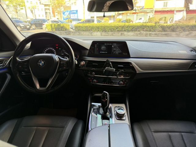 升級20吋輪框/AEB自動緊急煞車系統/車道偏離警示系統/主動安全預防系統/斜坡起步輔助/自動感應頭燈  第5張相片