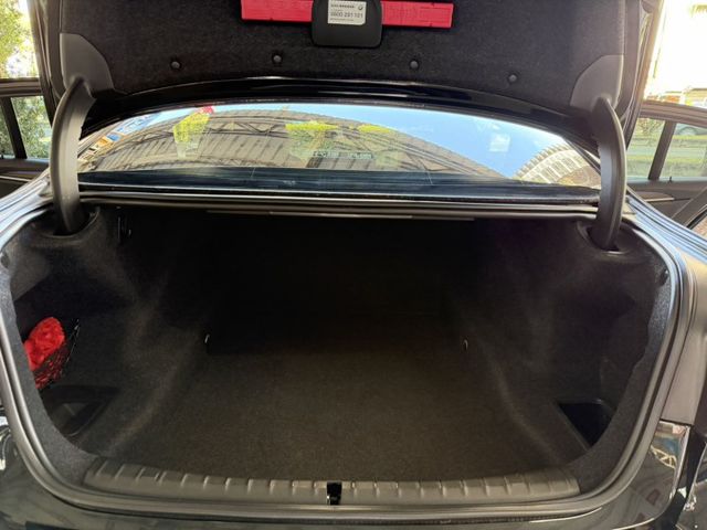 升級20吋輪框/AEB自動緊急煞車系統/車道偏離警示系統/主動安全預防系統/斜坡起步輔助/自動感應頭燈  第9張相片