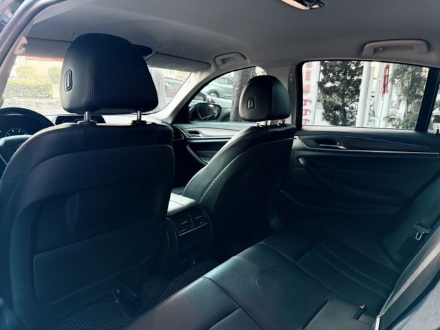 升級20吋輪框/AEB自動緊急煞車系統/車道偏離警示系統/主動安全預防系統/斜坡起步輔助/自動感應頭燈  第6張相片