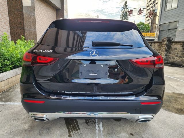 M-BENZ賓士 GLA250  第4張相片