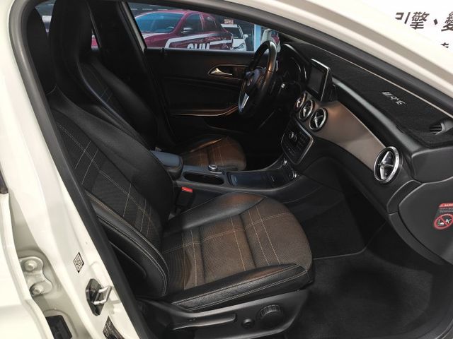 GLA200精品休旅/認證車/里程漂亮/大螢幕安卓機  第9張相片