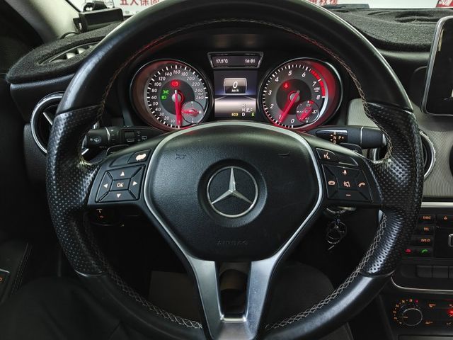 GLA200精品休旅/認證車/里程漂亮/大螢幕安卓機  第13張相片