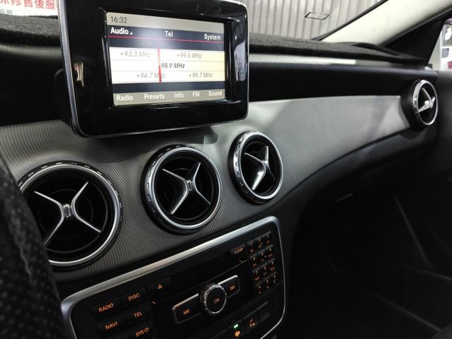 GLA200精品休旅/認證車/里程漂亮/大螢幕安卓機  第15張相片