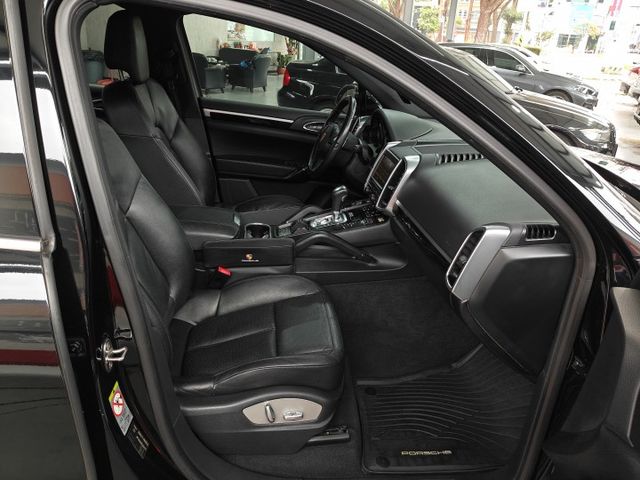 保時捷Cayenne柴油霸氣休旅｜環景配備齊全  第9張相片