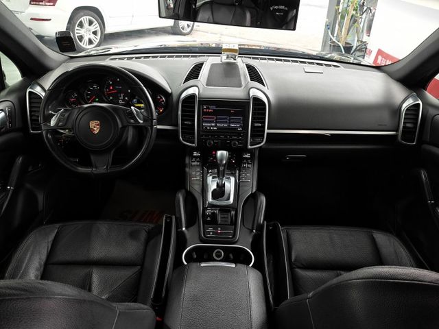 保時捷Cayenne柴油霸氣休旅｜環景配備齊全  第11張相片