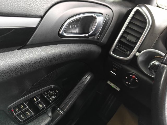 保時捷Cayenne柴油霸氣休旅｜環景配備齊全  第12張相片