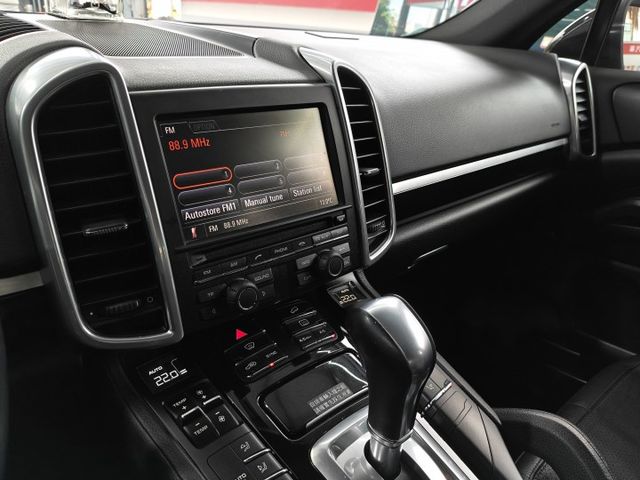 保時捷Cayenne柴油霸氣休旅｜環景配備齊全  第15張相片