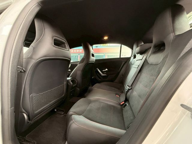 AMG/18吋鋁圈/麂皮跑車椅/車況優質  第8張相片