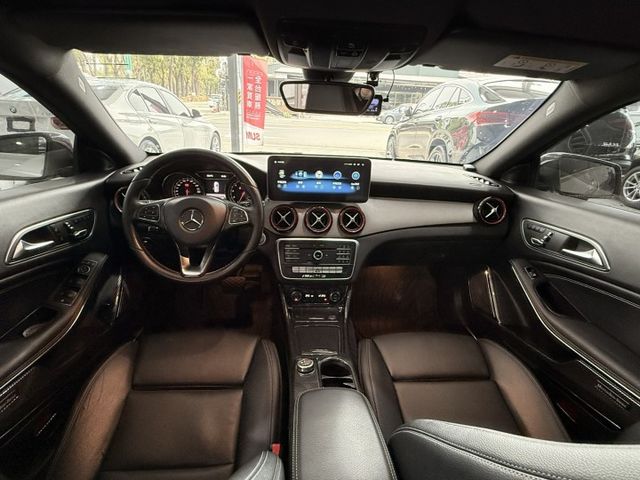 科技運動風迷人轎跑 / LED頭燈 / 18 吋輕合金輪圈  第7張相片