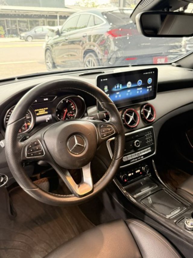 科技運動風迷人轎跑 / LED頭燈 / 18 吋輕合金輪圈  第8張相片