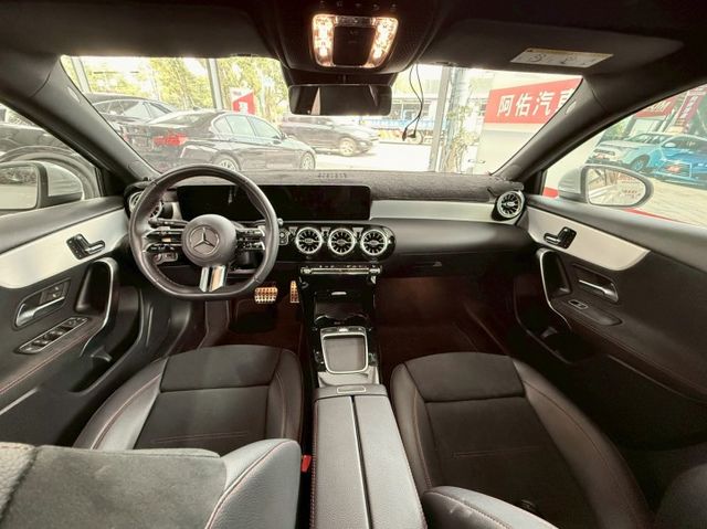 AMG/18吋鋁圈/麂皮跑車椅/車況優質  第6張相片