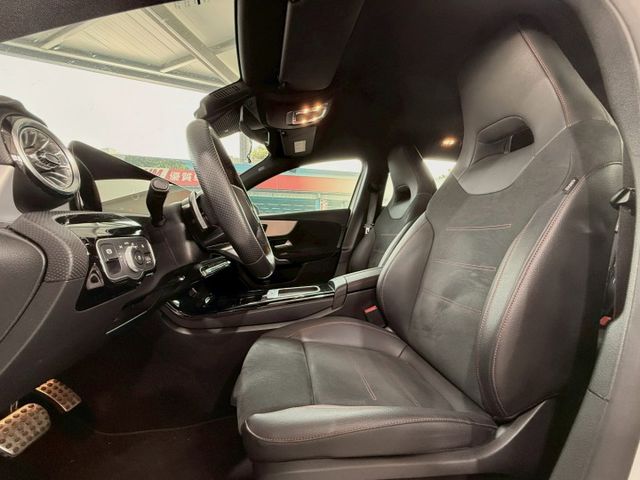 AMG/18吋鋁圈/麂皮跑車椅/車況優質  第8張相片