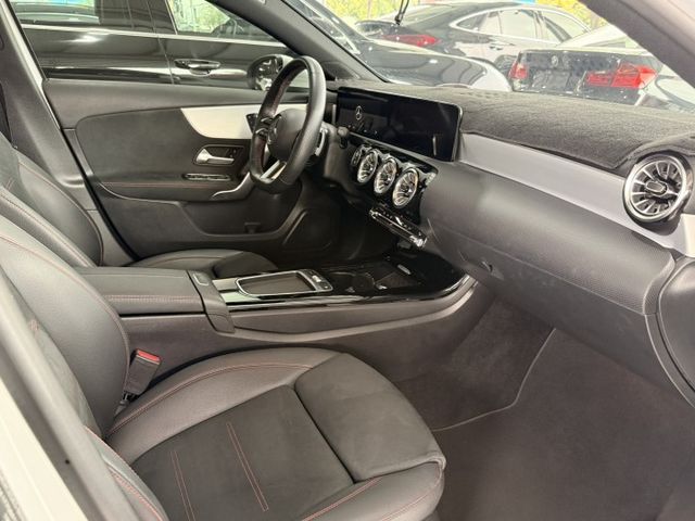 AMG/18吋鋁圈/麂皮跑車椅/車況優質  第9張相片
