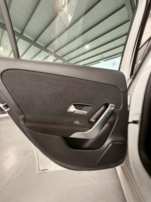 AMG/18吋鋁圈/麂皮跑車椅/車況優質  第12張相片