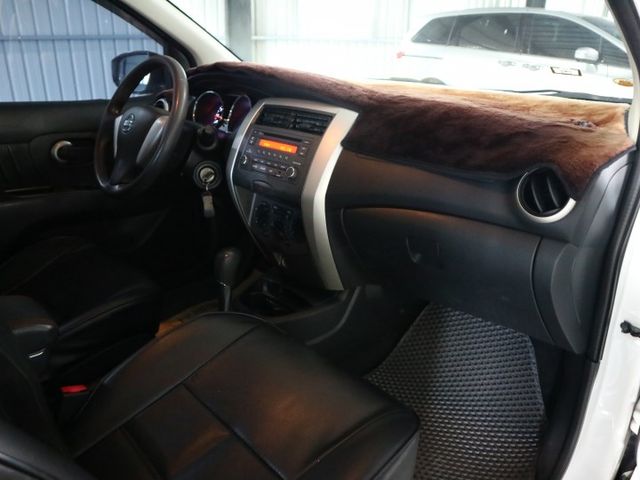 ※限量送影音系統※里程履約保證 霧燈 皮椅 冷暖空調 音響主機 電動窗 經典代步小車 環島級油耗 巨蛋級空間 絕佳車況  第17張相片