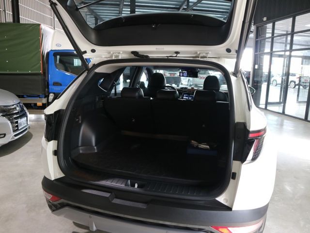 里程履約保證僅跑3萬 頂級B款 全景天窗 電動座椅/尾門 盲點 LED頭燈/日行燈/尾燈 倒車顯影 CARPLAY 胎壓  第5張相片