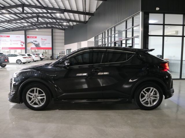 里程履約保證僅跑4萬 小改款豪華版 空力套件 LED日行燈/頭燈/尾燈 盲點 電動尾門/座椅 倒車顯影 CARPLAY  第3張相片