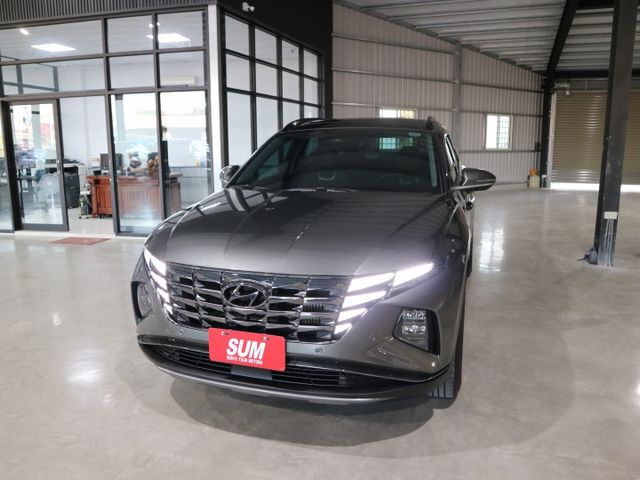 里程履約保證僅跑2萬 頂級B款原廠保固 全景天窗 盲點 電動座椅/尾門 環景 CARPLAY 胎壓 抬顯 導航 ACC  第1張相片