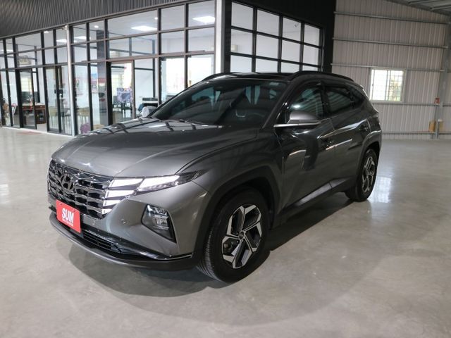 里程履約保證僅跑2萬 頂級B款原廠保固 全景天窗 盲點 電動座椅/尾門 環景 CARPLAY 胎壓 抬顯 導航 ACC  第2張相片