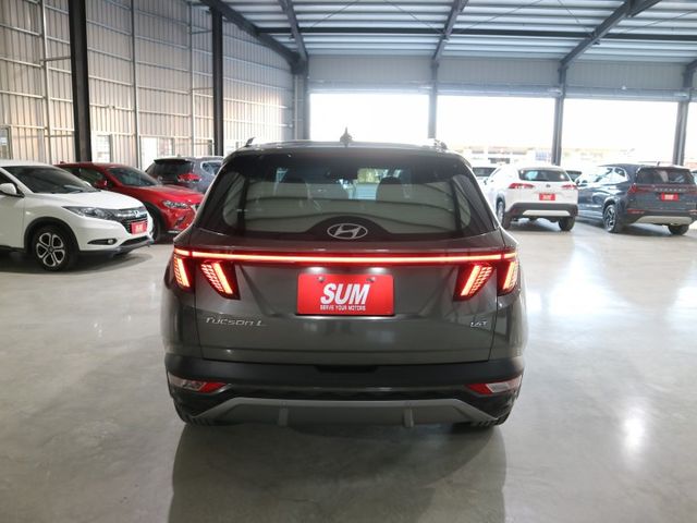 里程履約保證僅跑2萬 頂級B款原廠保固 全景天窗 盲點 電動座椅/尾門 環景 CARPLAY 胎壓 抬顯 導航 ACC  第4張相片