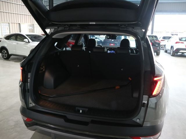 里程履約保證僅跑2萬 頂級B款原廠保固 全景天窗 盲點 電動座椅/尾門 環景 CARPLAY 胎壓 抬顯 導航 ACC  第5張相片