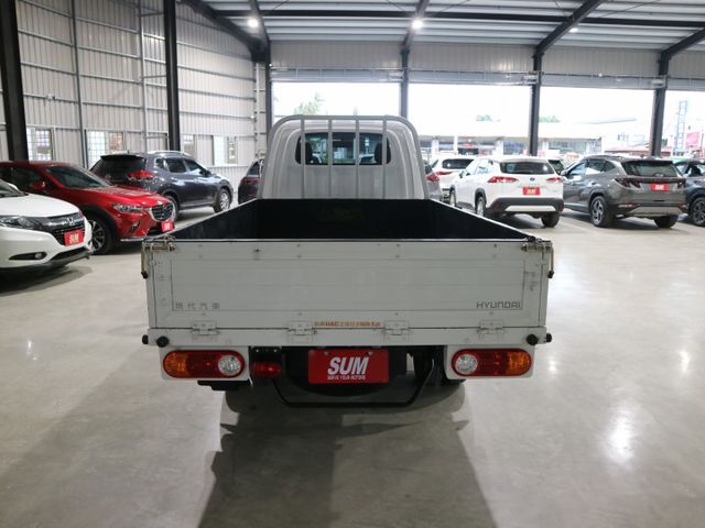 里程履約保證僅跑1萬 原廠保養 HAC上坡輔助 行車紀錄器 循跡防滑 霧燈 皮椅 冷暖空調 音響主機 自動感應頭燈  第4張相片