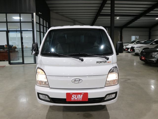 里程履約保證僅跑1萬 原廠保養 HAC上坡輔助 行車紀錄器 循跡防滑 霧燈 皮椅 冷暖空調 音響主機 自動感應頭燈  第5張相片