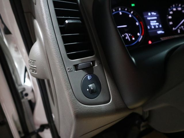 里程履約保證僅跑1萬 原廠保養 HAC上坡輔助 行車紀錄器 循跡防滑 霧燈 皮椅 冷暖空調 音響主機 自動感應頭燈  第11張相片